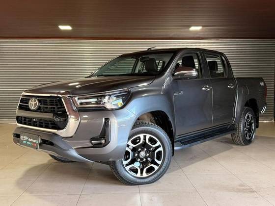 TOYOTA HILUX 2.8 D-4D TURBO DIESEL CD SRX 4X4 AUTOMÁTICO TOYOTA HILUX 2.8 D-4D TURBO DIESEL CD SRX 4X4 AUTOMÁTICO